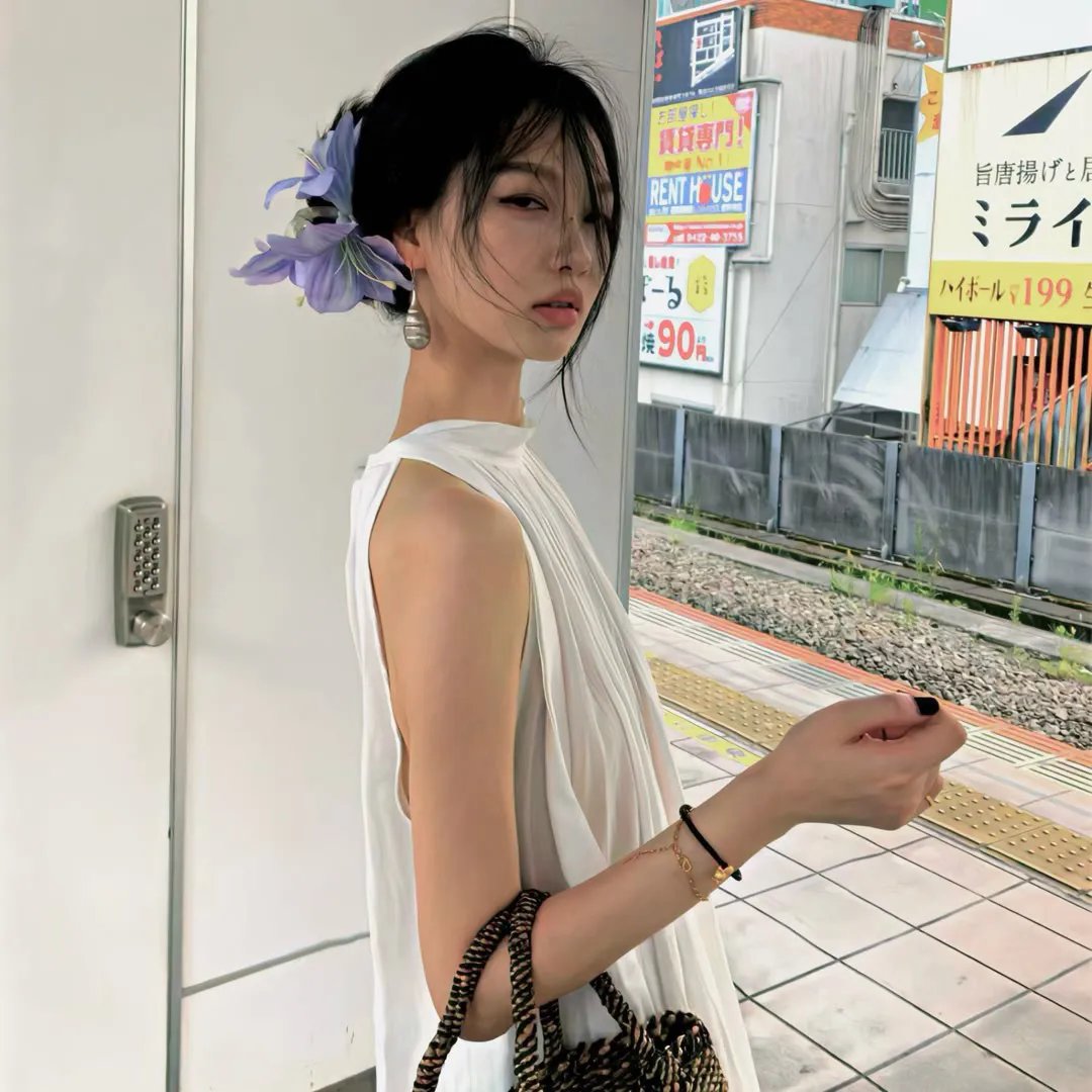 穿黑衣的女孩